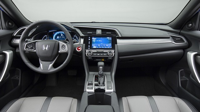 салон новой Honda Civic 2016